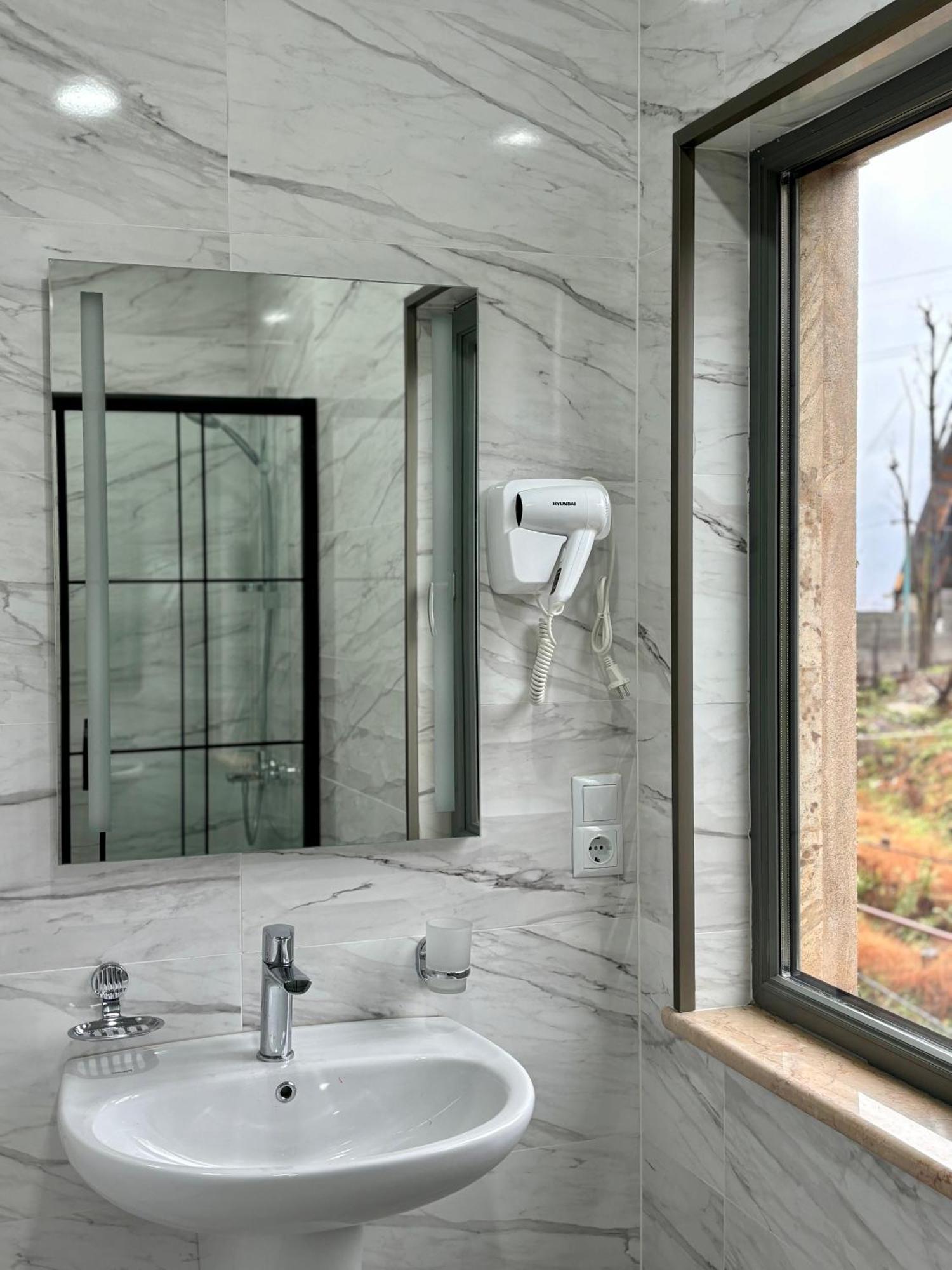 Hillside Inn Batumi Luaran gambar