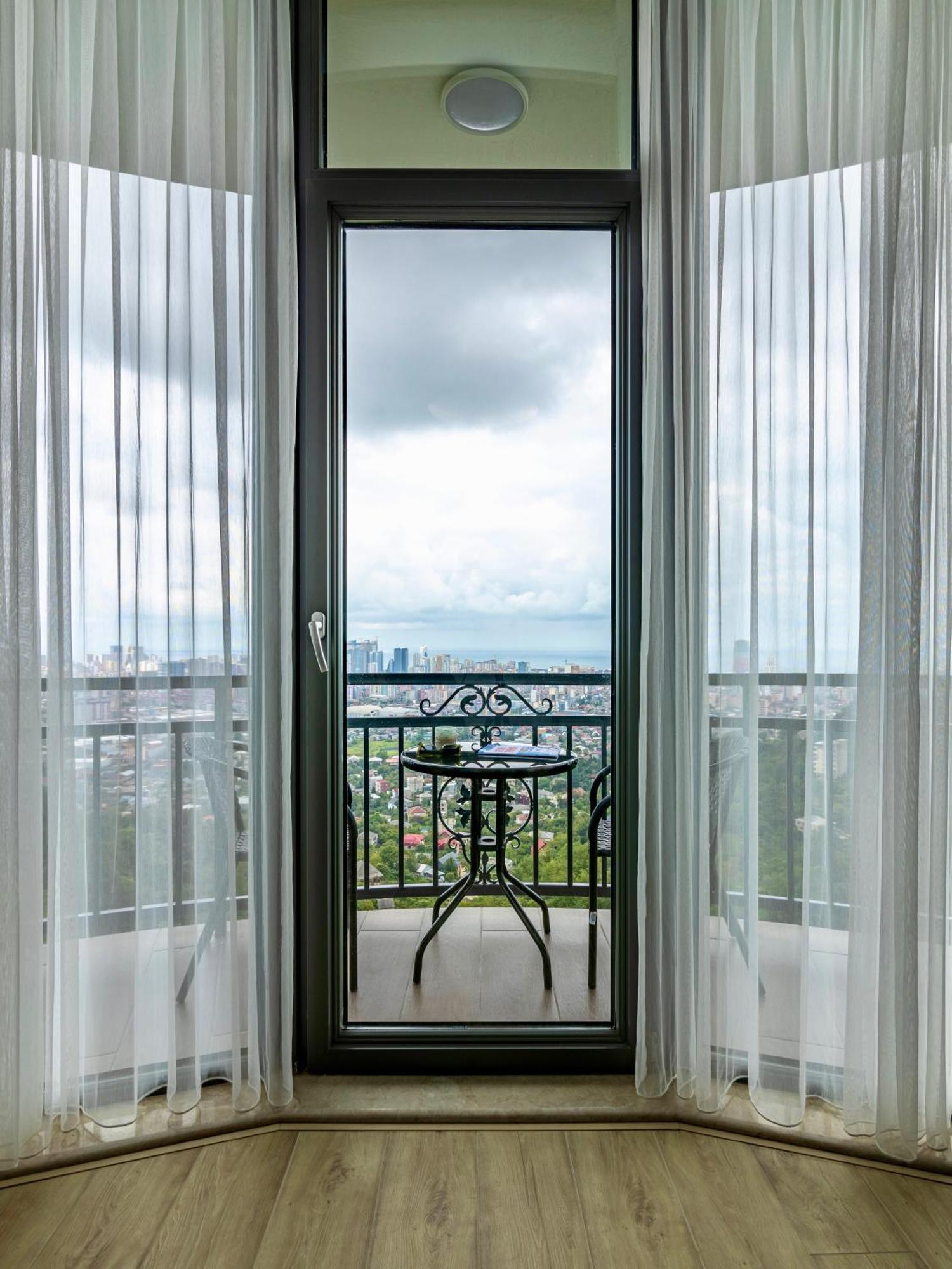 Hillside Inn Batumi Luaran gambar